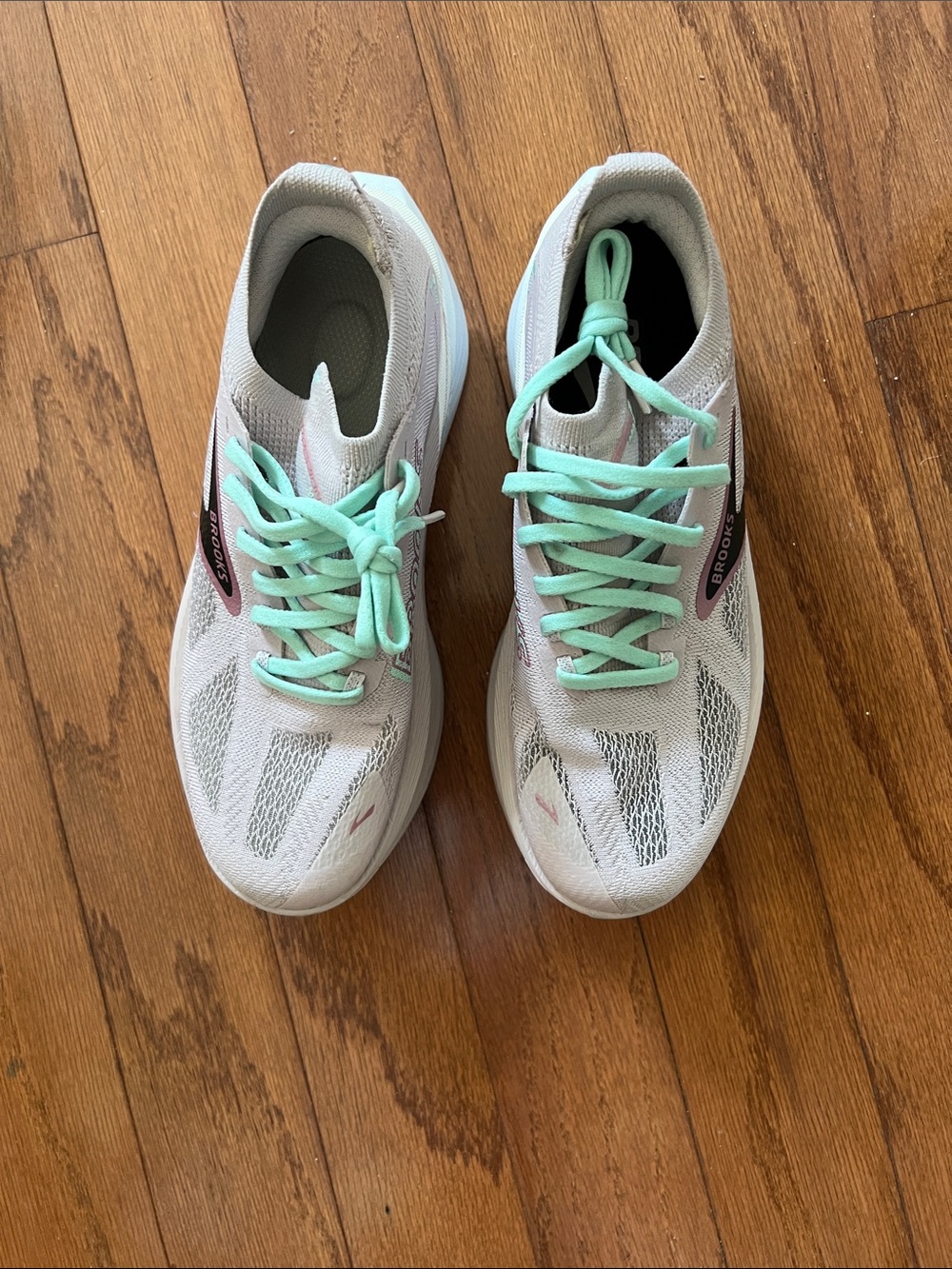 Brooks Women's Lightweight Running Sneakers - like new - 7.5 - Picture 2 of 7